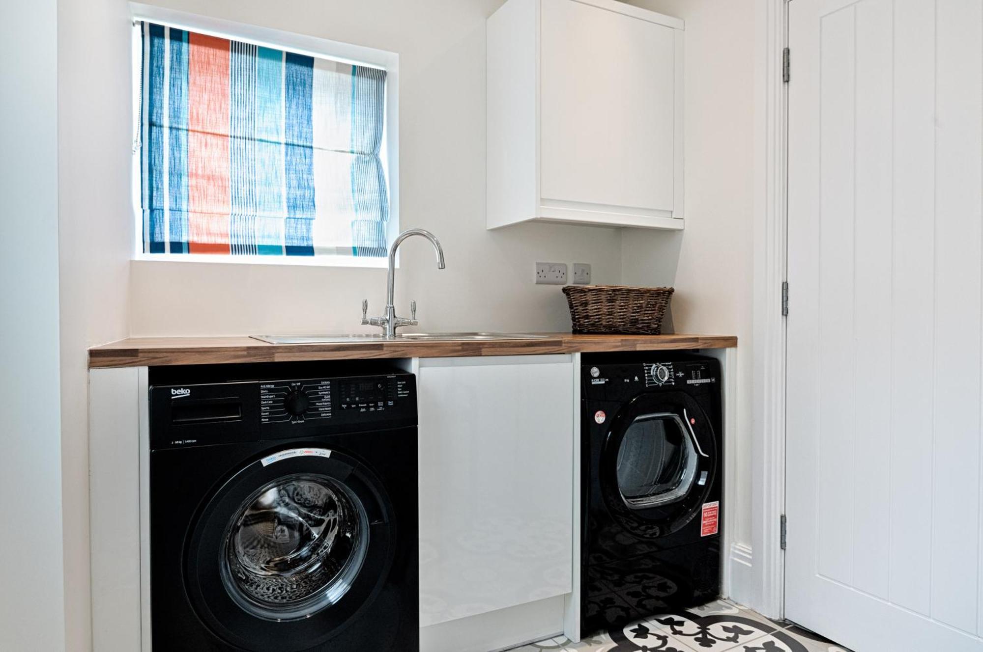 Ty Calon: 1920s Beachside Retreat For Family And Extended